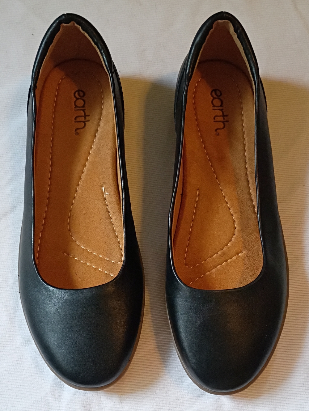 New Earth Landen Black Leather Women's Slip-On Flats